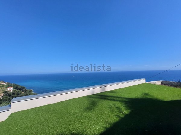 casa indipendente in vendita ad Imperia in zona Porto Maurizio