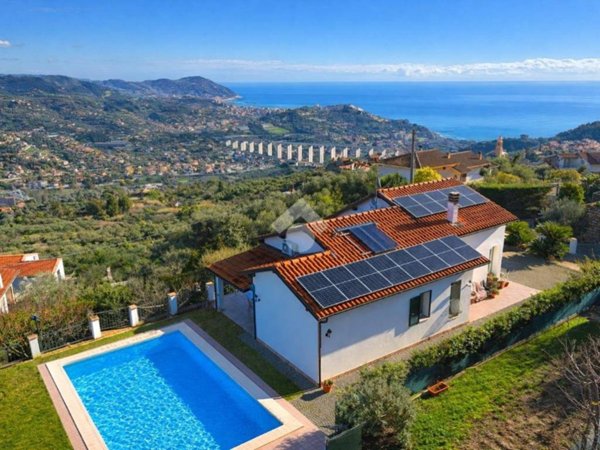 casa indipendente in vendita ad Imperia in zona Poggi