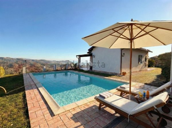 casa indipendente in vendita ad Imperia in zona Poggi