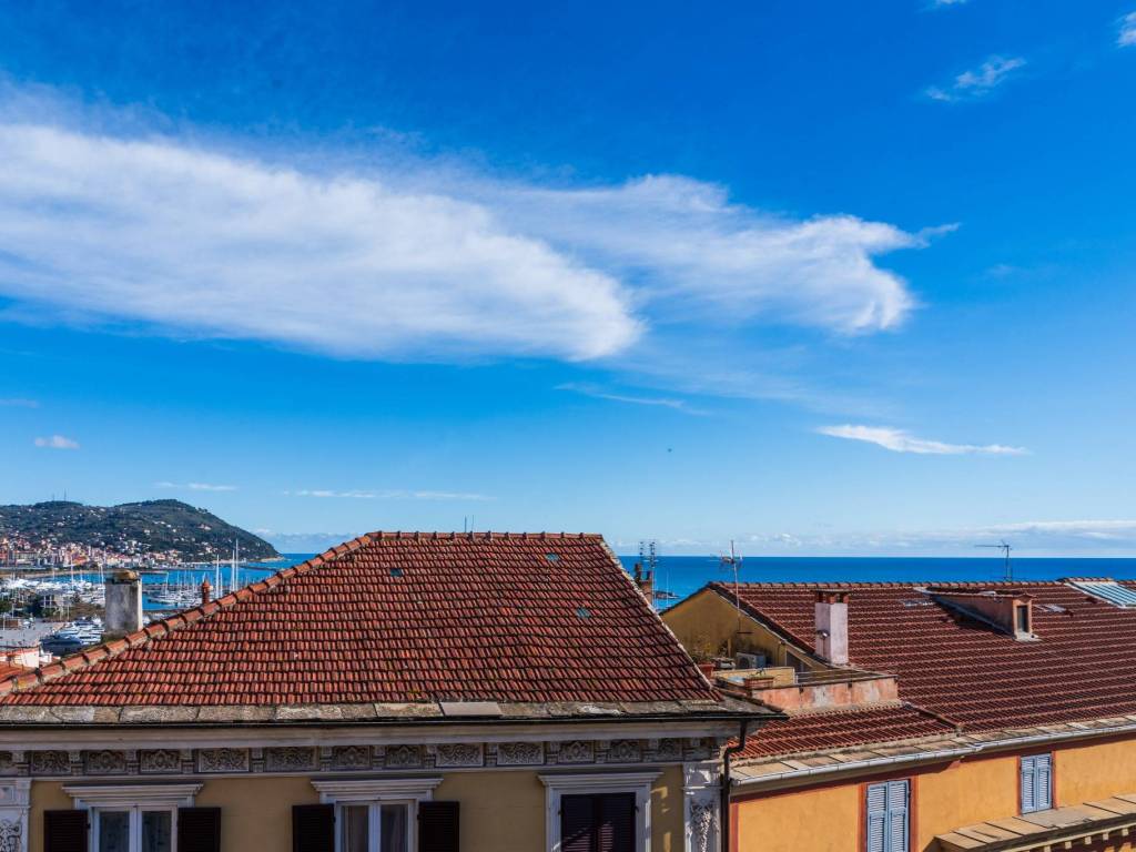 appartamento in vendita ad Imperia in zona Porto Maurizio