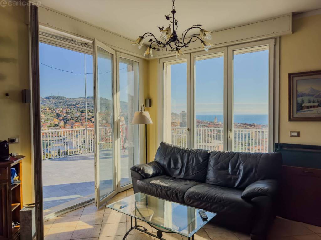 appartamento in vendita ad Imperia in zona Porto Maurizio