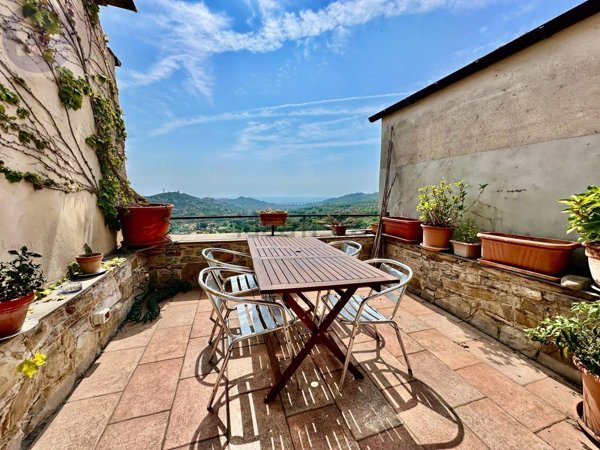 appartamento in vendita ad Imperia in zona Porto Maurizio