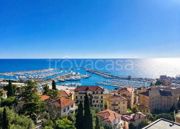appartamento in vendita ad Imperia in zona Porto Maurizio