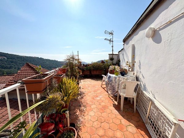 appartamento in vendita ad Imperia in zona Artallo