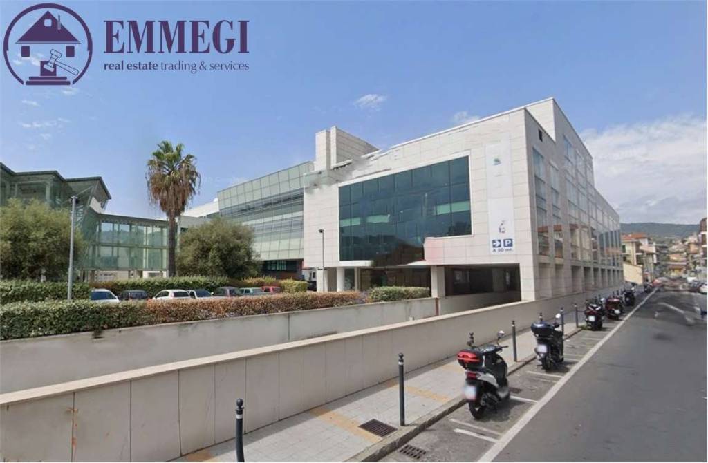 negozio in vendita ad Imperia in zona Oneglia