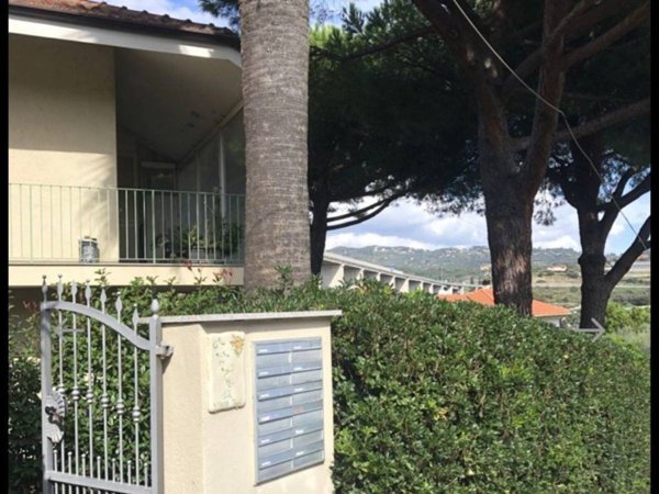 appartamento in vendita ad Imperia in zona Torrazza / Clavi