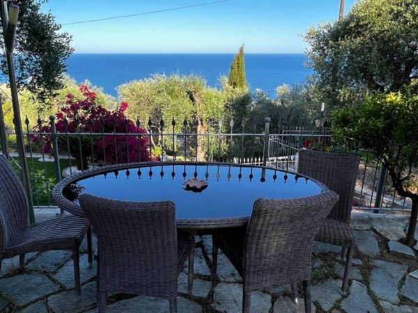 appartamento in vendita ad Imperia in zona Torrazza / Clavi