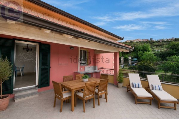 appartamento in vendita ad Imperia in zona Poggi