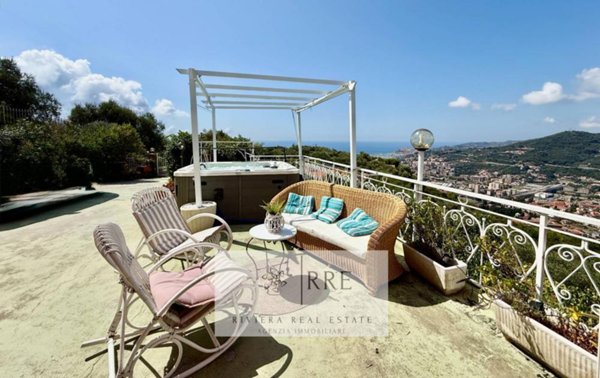 casa indipendente in vendita ad Imperia