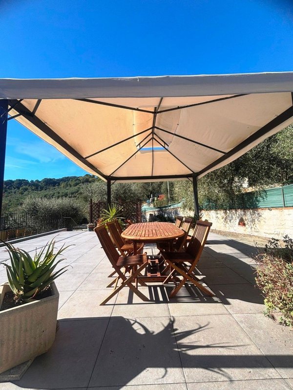 casa indipendente in vendita ad Imperia in zona Sant'Agata