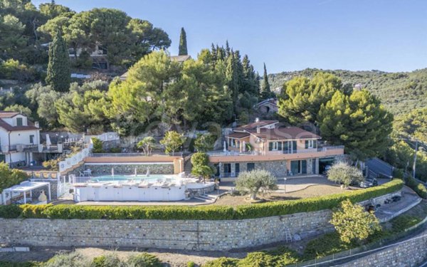 casa indipendente in vendita ad Imperia in zona Sant'Agata