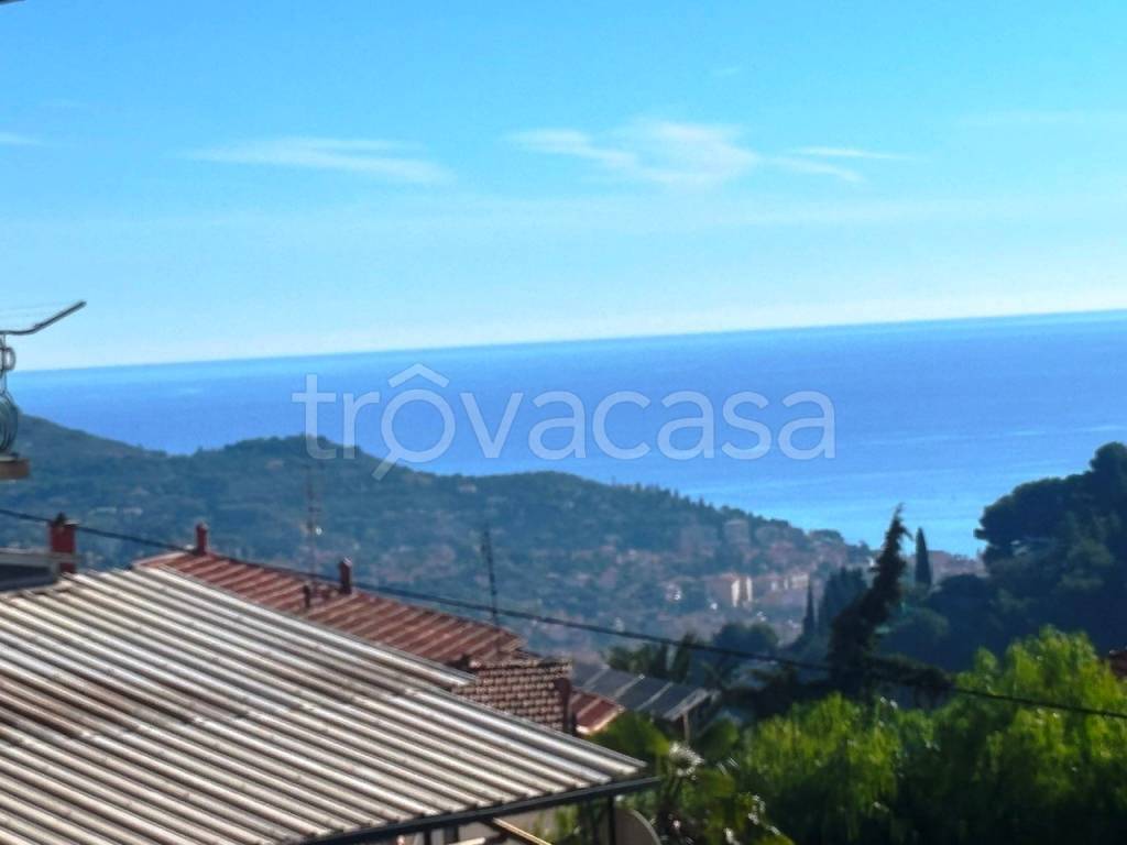 casa indipendente in vendita ad Imperia in zona Oneglia