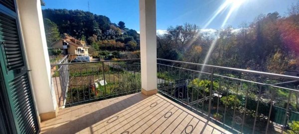 appartamento in vendita ad Imperia in zona Montegrazie