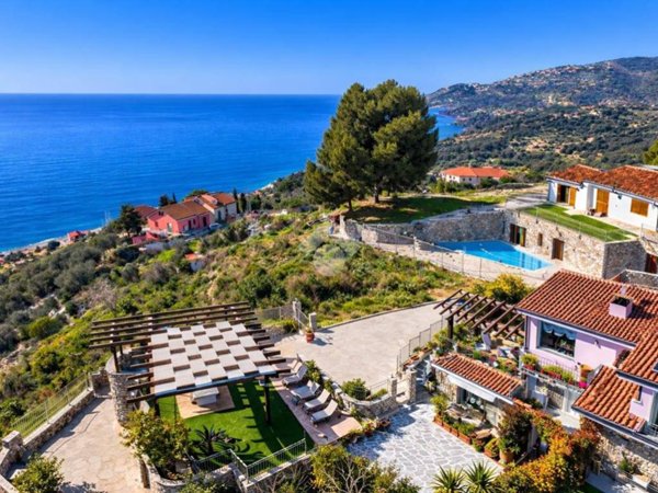 casa indipendente in vendita ad Imperia in zona Poggi