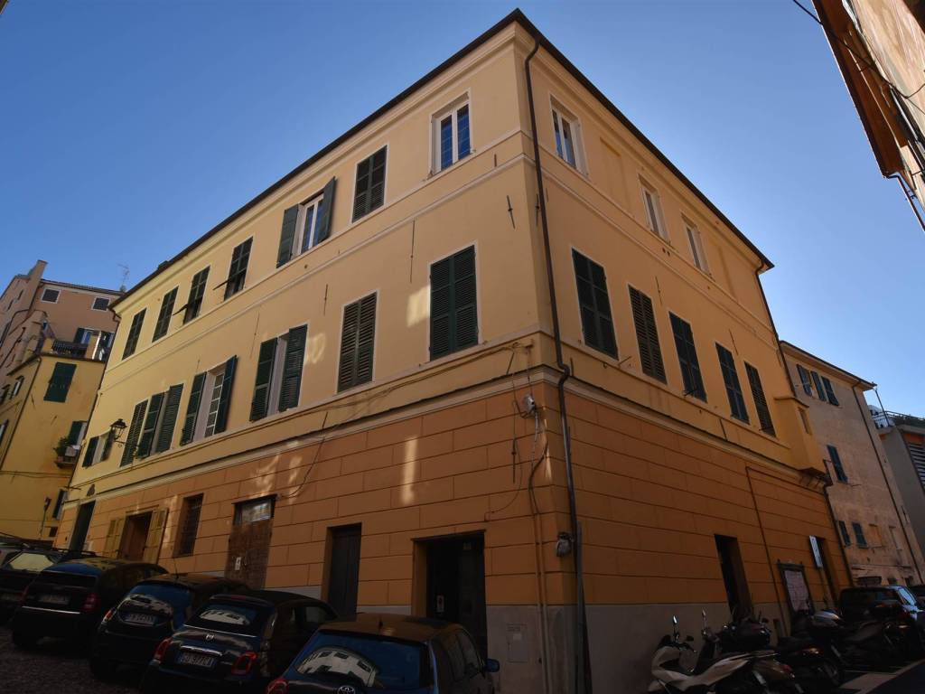 negozio in vendita ad Imperia in zona Porto Maurizio