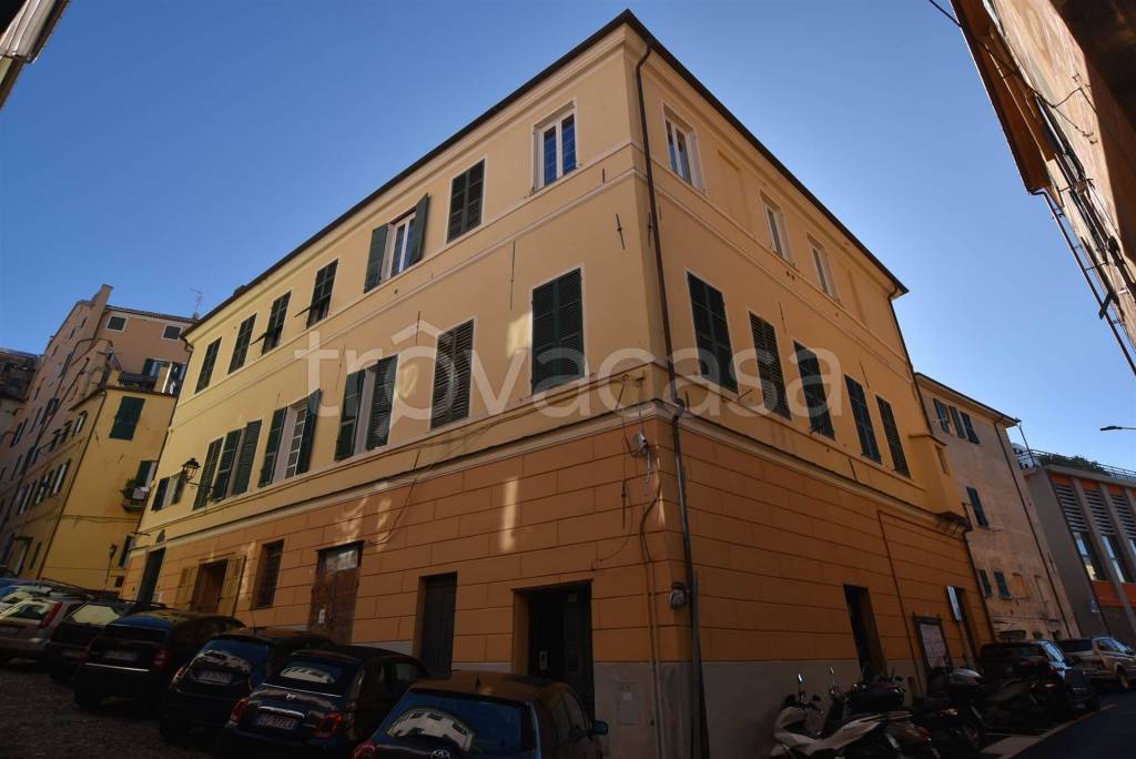 negozio in vendita ad Imperia in zona Porto Maurizio