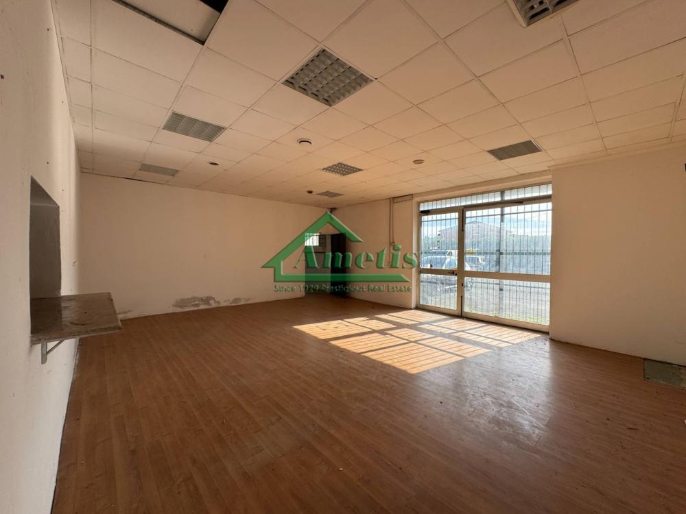 locale di sgombero in vendita ad Imperia