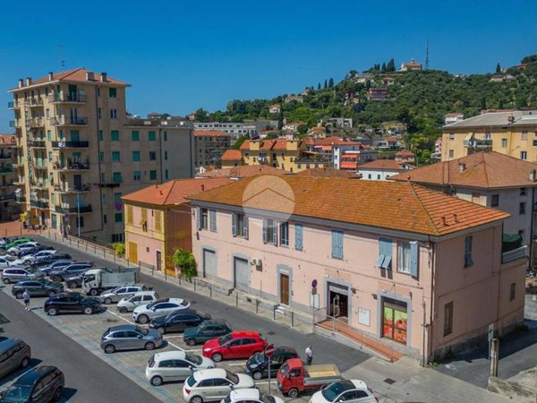 negozio in vendita ad Imperia in zona Porto Maurizio