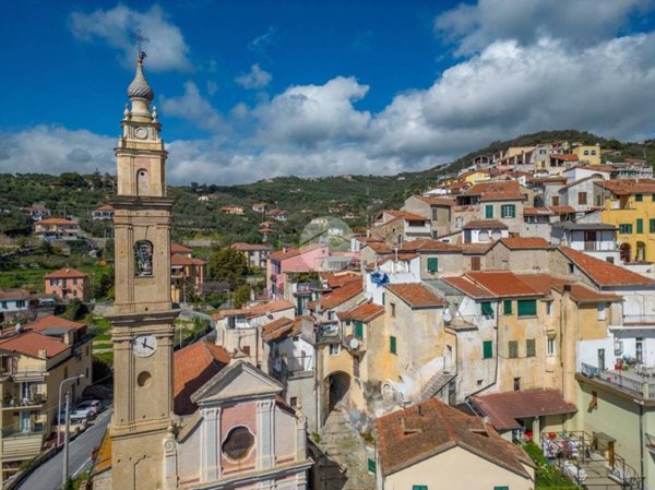 appartamento in vendita ad Imperia in zona Artallo