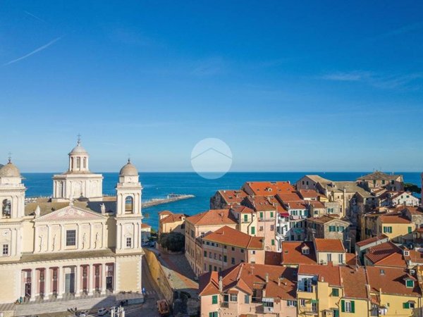 appartamento in vendita ad Imperia in zona Porto Maurizio
