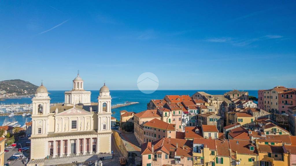 appartamento in vendita ad Imperia in zona Porto Maurizio