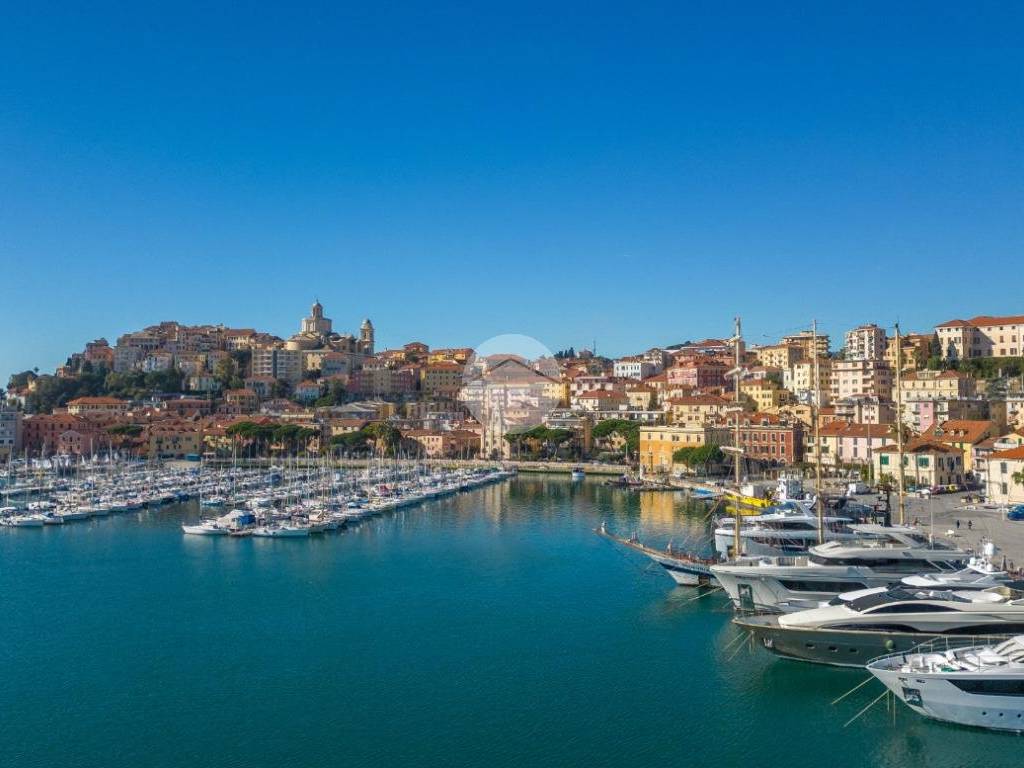 appartamento in vendita ad Imperia in zona Porto Maurizio