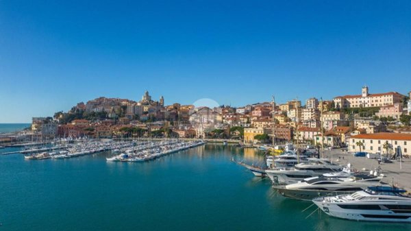 appartamento in vendita ad Imperia in zona Porto Maurizio
