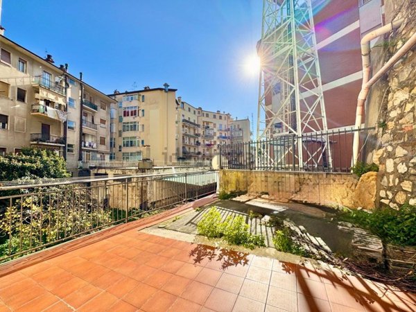 appartamento in vendita ad Imperia in zona Sant'Agata