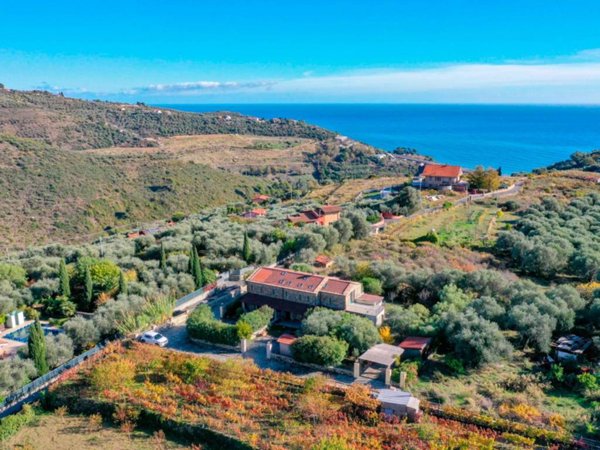 appartamento in vendita ad Imperia in zona Porto Maurizio