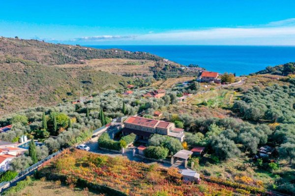 appartamento in vendita ad Imperia in zona Porto Maurizio