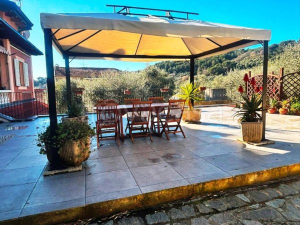 casa indipendente in vendita ad Imperia in zona Sant'Agata