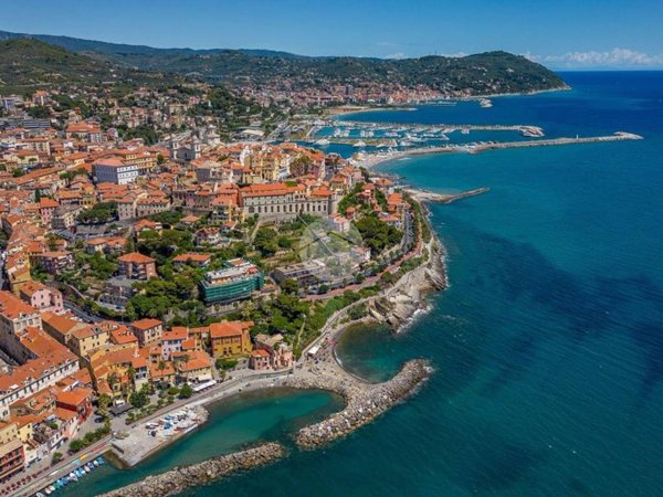 appartamento in vendita ad Imperia in zona Porto Maurizio
