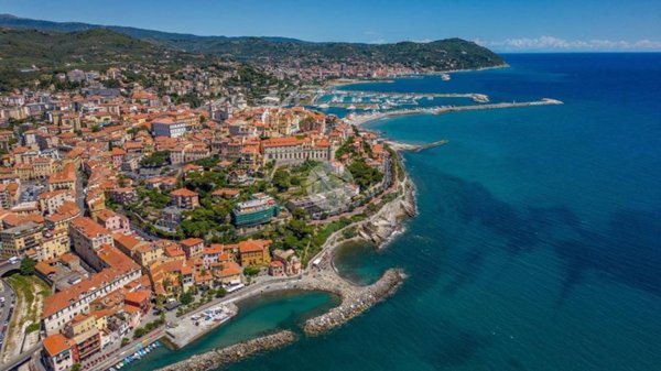 appartamento in vendita ad Imperia in zona Costa d'Oneglia