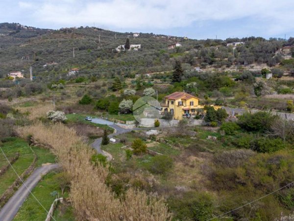 casa indipendente in vendita ad Imperia