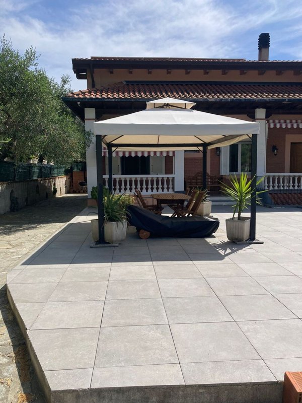 casa indipendente in vendita ad Imperia in zona Sant'Agata