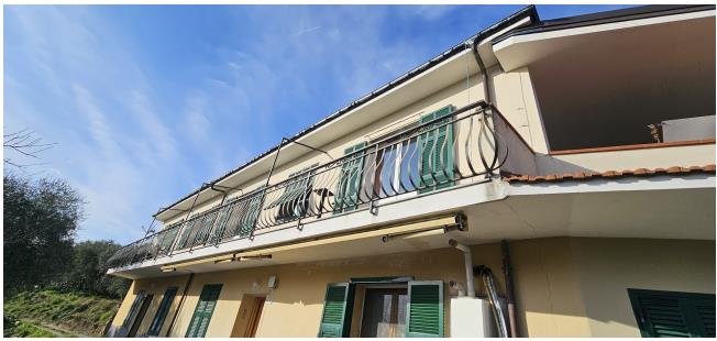 appartamento in vendita ad Imperia in zona Montegrazie