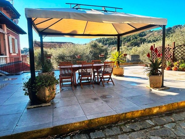 casa indipendente in vendita ad Imperia in zona Sant'Agata