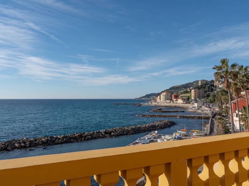 appartamento in vendita ad Imperia in zona Porto Maurizio