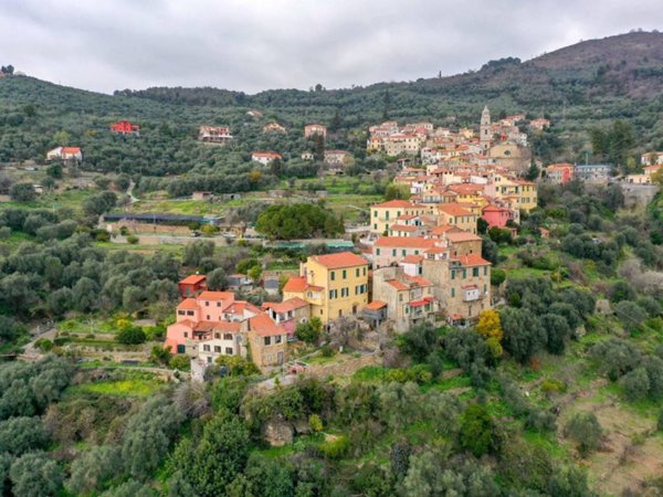 appartamento in vendita ad Imperia in zona Montegrazie