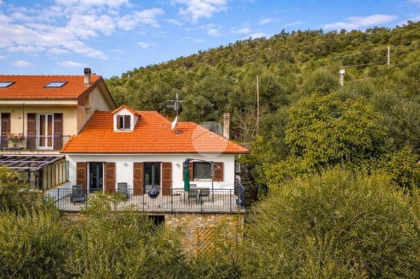 casa indipendente in vendita ad Imperia