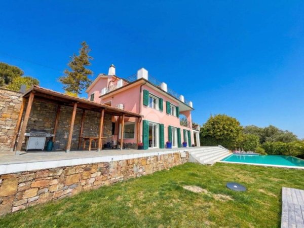 casa indipendente in vendita ad Imperia in zona Poggi