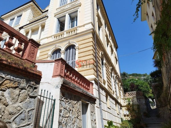 appartamento in vendita ad Imperia in zona Porto Maurizio