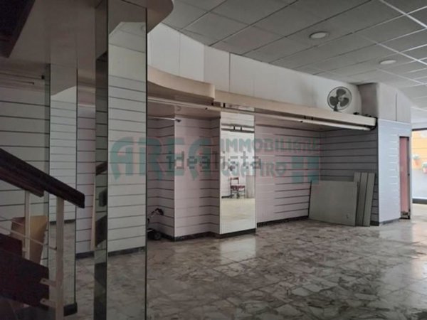 negozio in vendita ad Imperia in zona Oneglia