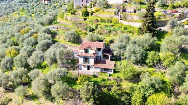 casa indipendente in vendita ad Imperia in zona Moltedo