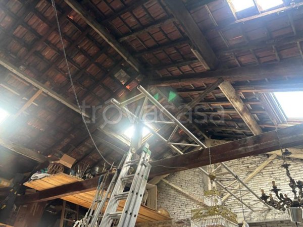 locale commerciale in vendita ad Imperia in zona Oneglia