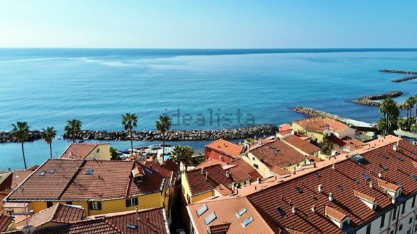 appartamento in vendita ad Imperia in zona Porto Maurizio