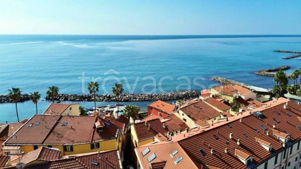 appartamento in vendita ad Imperia in zona Porto Maurizio
