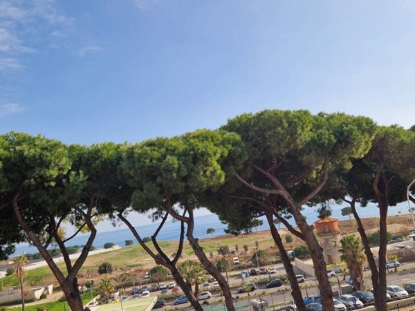 appartamento in vendita ad Imperia in zona Porto Maurizio