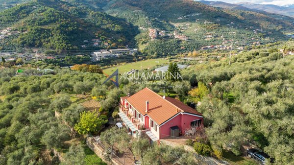 casa indipendente in vendita ad Imperia in zona Oneglia