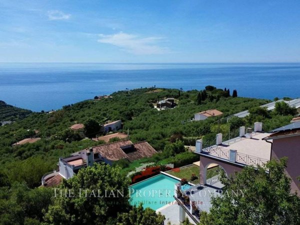 casa indipendente in vendita ad Imperia in zona Poggi